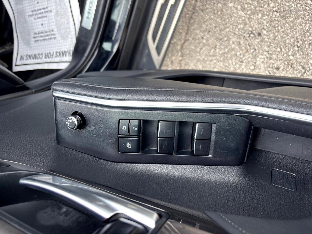 Used 2021 Toyota Highlander Limited image 13