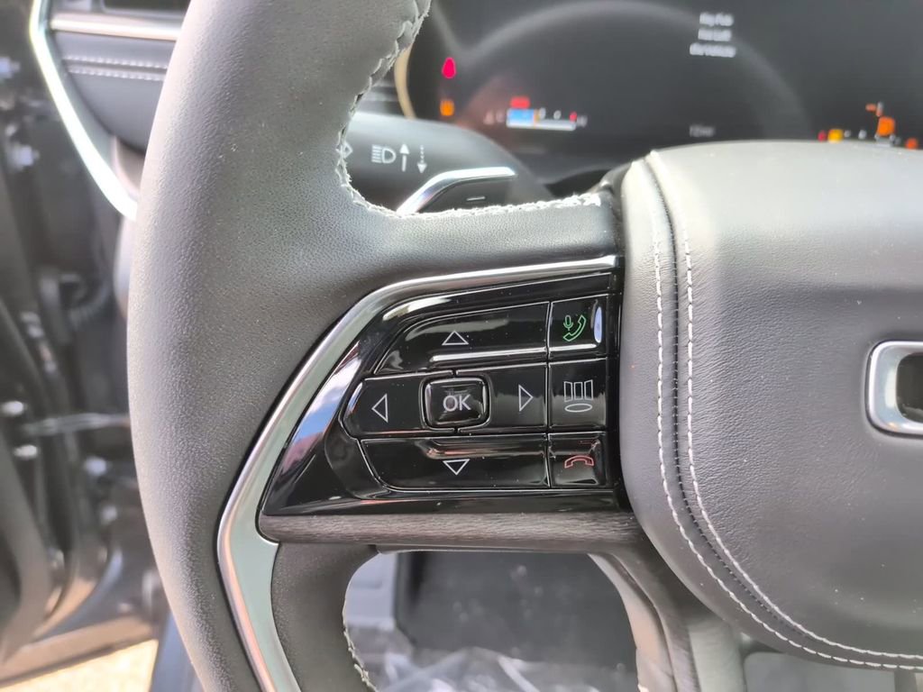 New 2025 Jeep Grand Cherokee L Overland image 24