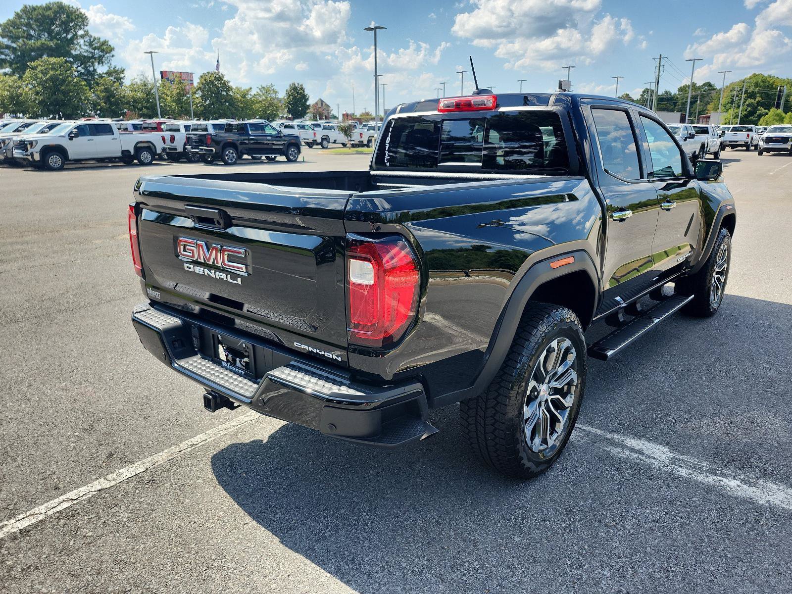 Used 2026 GMC Canyon Denali AWD/4WD image 3