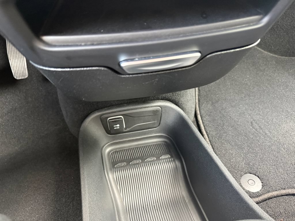 Used 2025 Chrysler Pacifica Select FWD image 26