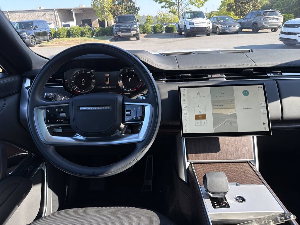 Used 2025 Land Rover Range Rover SE AWD/4WD image 4