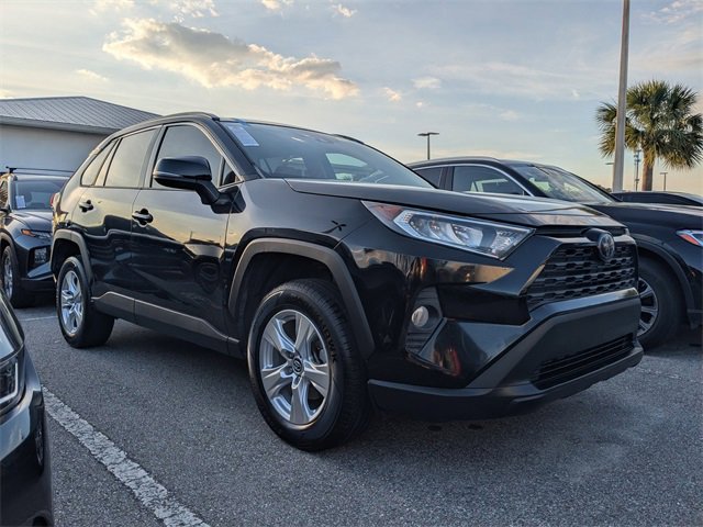 Used 2020 Toyota RAV4 XLE image 2
