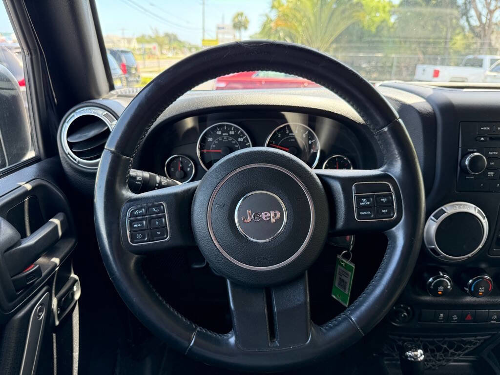 Used 2015 Jeep Wrangler Unlimited Sahara w/ Connectivity Group image 12