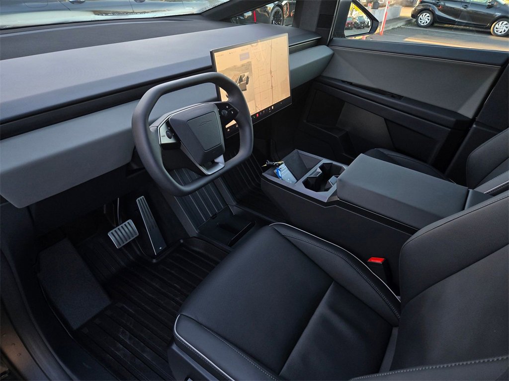 Used 2025 Tesla Cybertruck AWD Crew Cab image 9