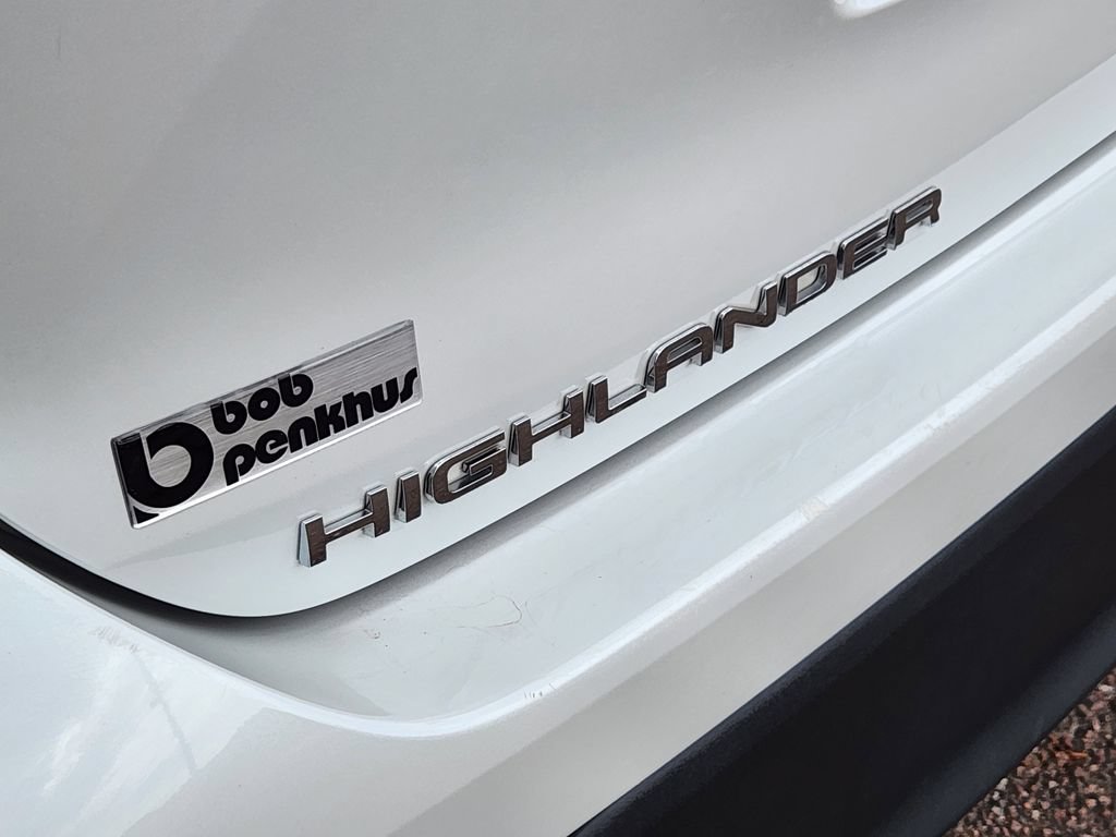 Used 2025 Toyota Highlander LE AWD/4WD image 31