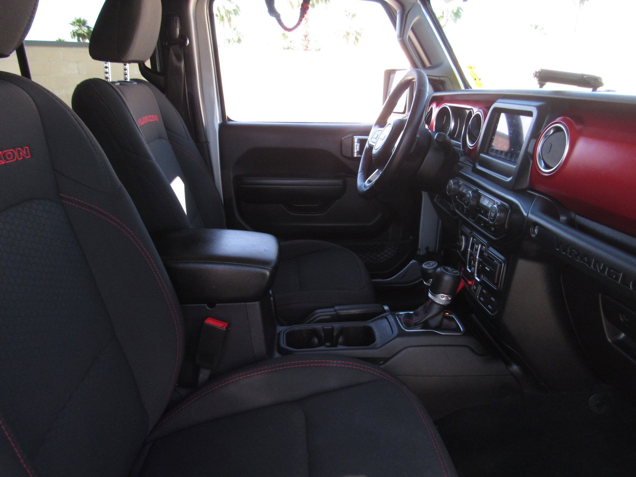 Used 2019 Jeep Wrangler Unlimited Rubicon w/ Cold Weather Group AWD/4WD image 8