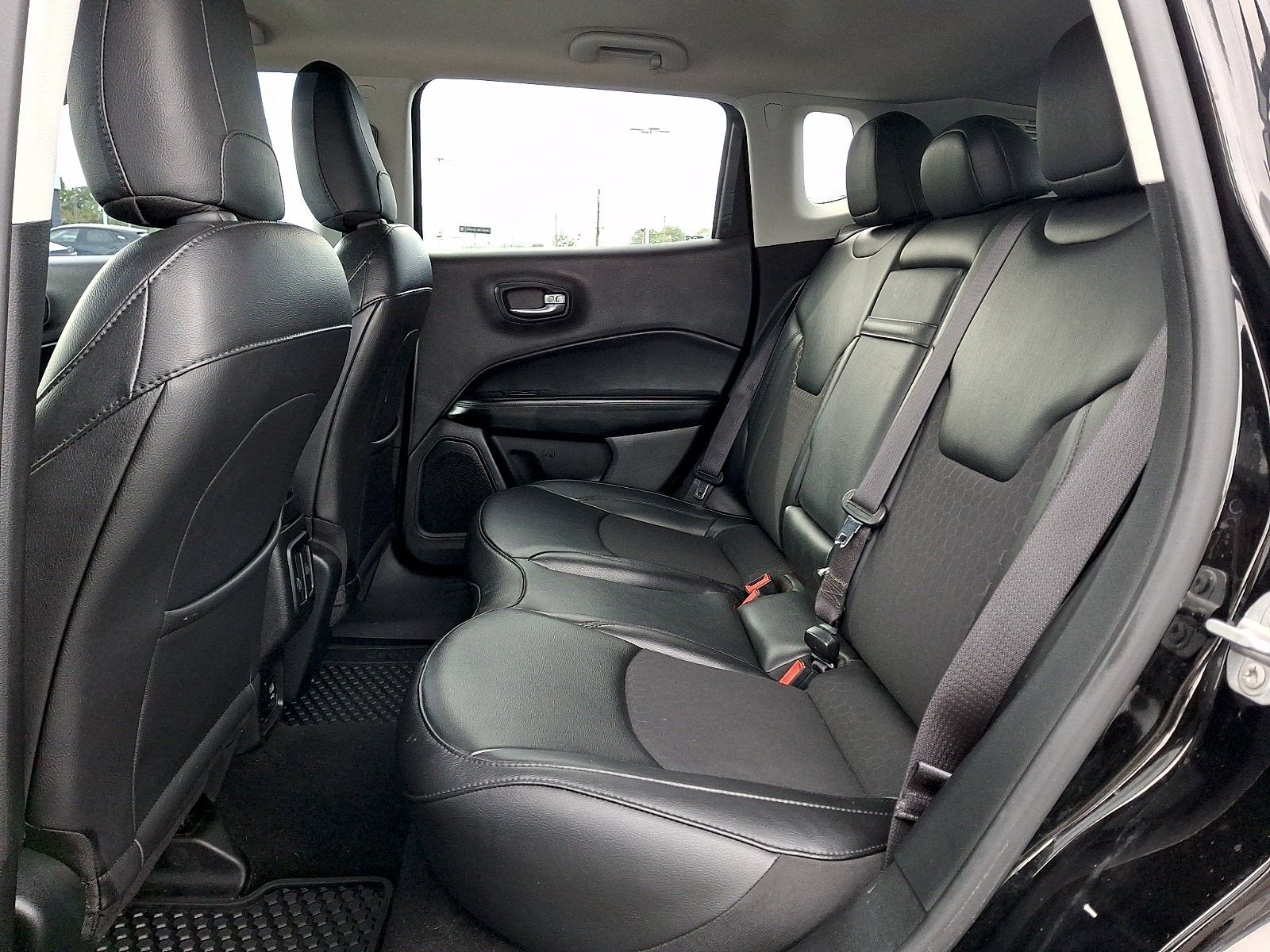 Used 2019 Jeep Compass Latitude FWD image 12