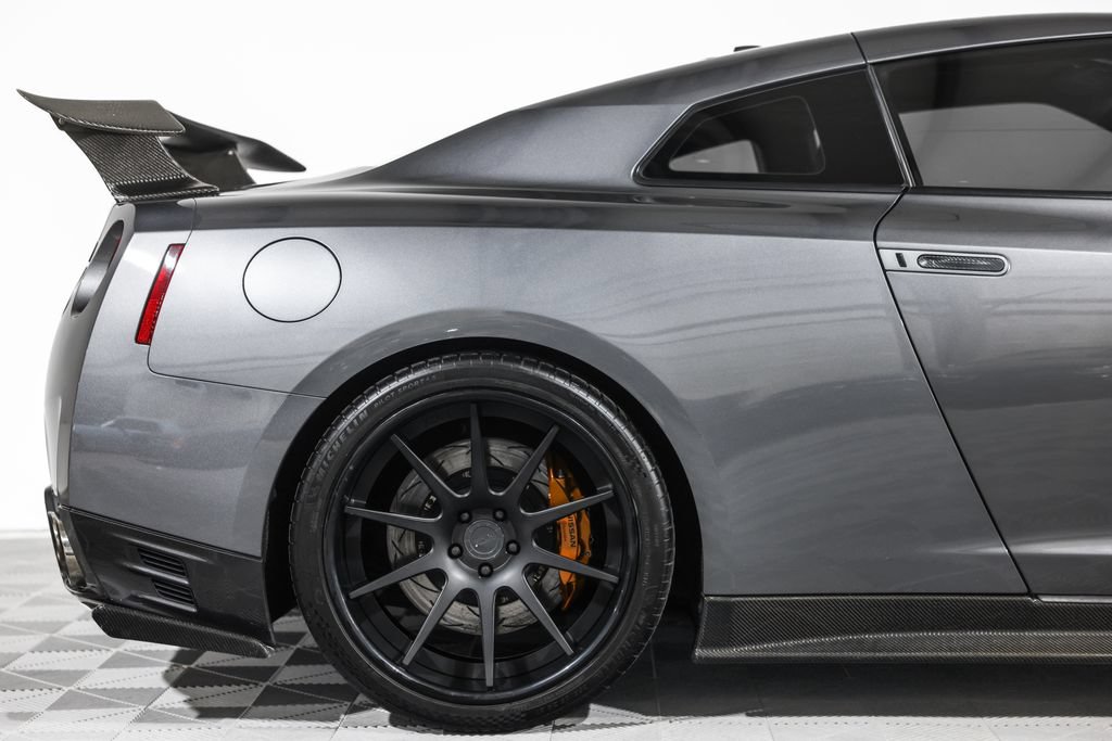 Used 2013 Nissan GT-R Premium AWD/4WD image 3