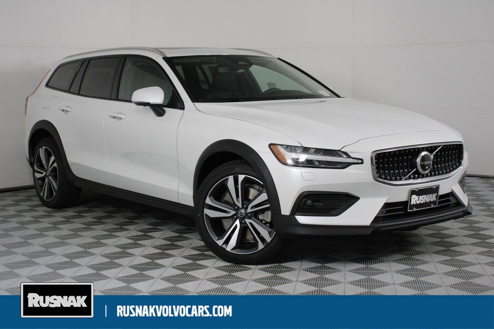 New 2026 Volvo V60 B5 Cross Country Plus w/ Climate Package