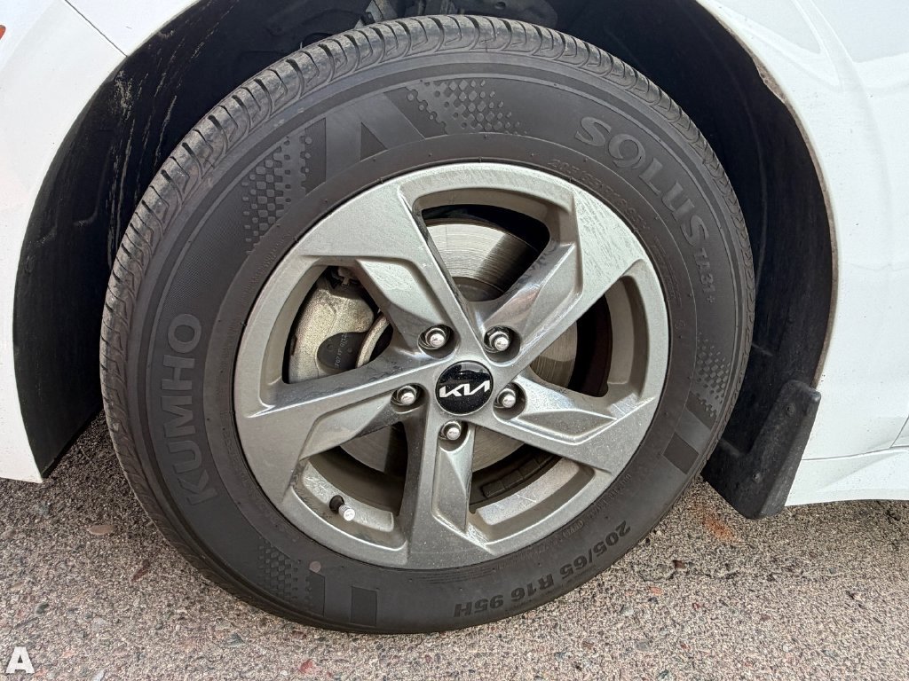Used 2022 Kia K5 LXS FWD image 5