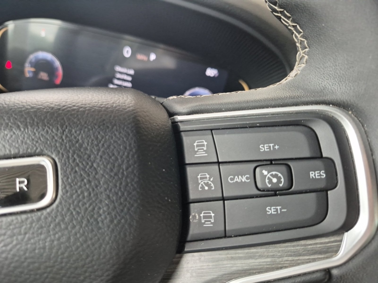 Used 2024 Jeep Wagoneer L Series II w/ Flexible Seating Group RWD image 16