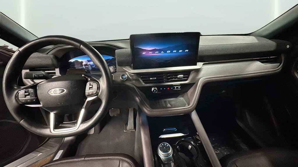 Used 2025 Ford Explorer Platinum w/ LUX Leather Package image 9