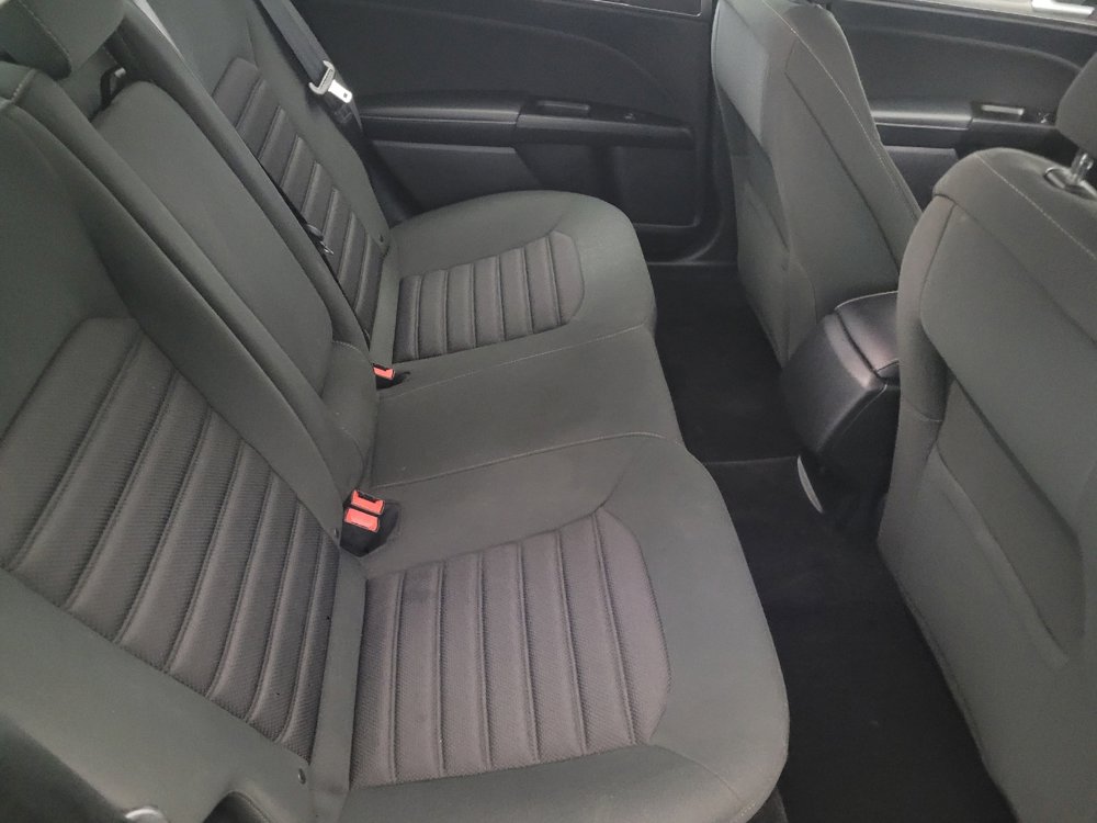 Used 2017 Ford Fusion SE image 19