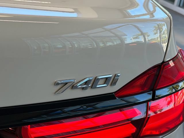 Used 2019 BMW 740i w/ M Sport Package RWD image 10