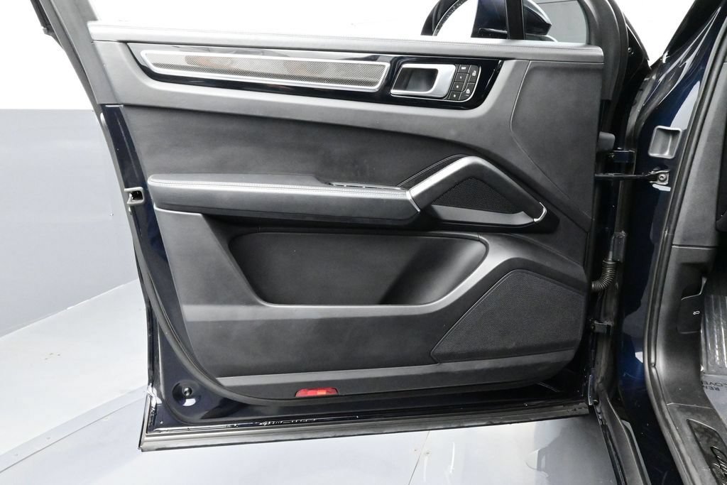 Certified 2023 Porsche Cayenne GTS AWD/4WD image 7