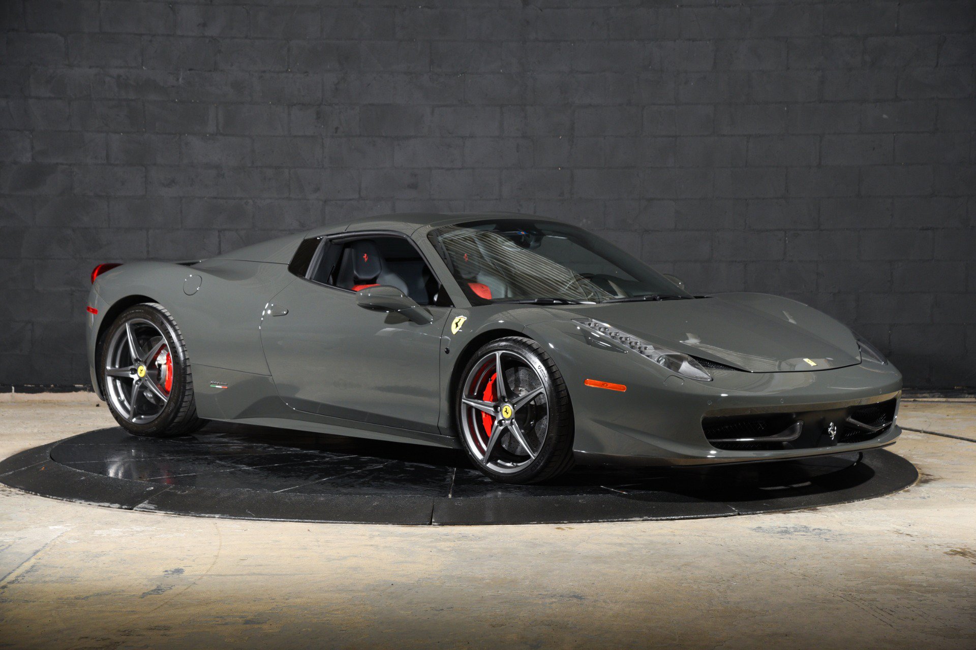 Used 2014 Ferrari 458 Spider RWD image 4