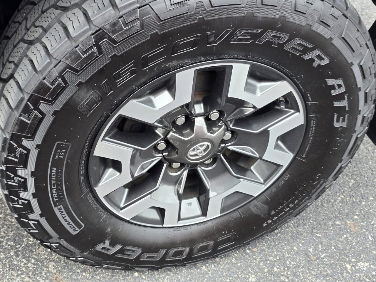 Used 2019 Toyota Tacoma TRD Off-Road AWD/4WD image 14