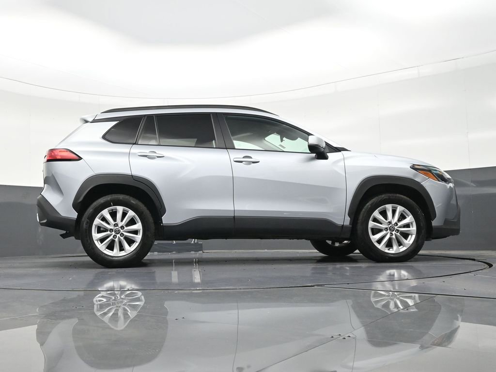 Used 2024 Toyota Corolla Cross LE image 28