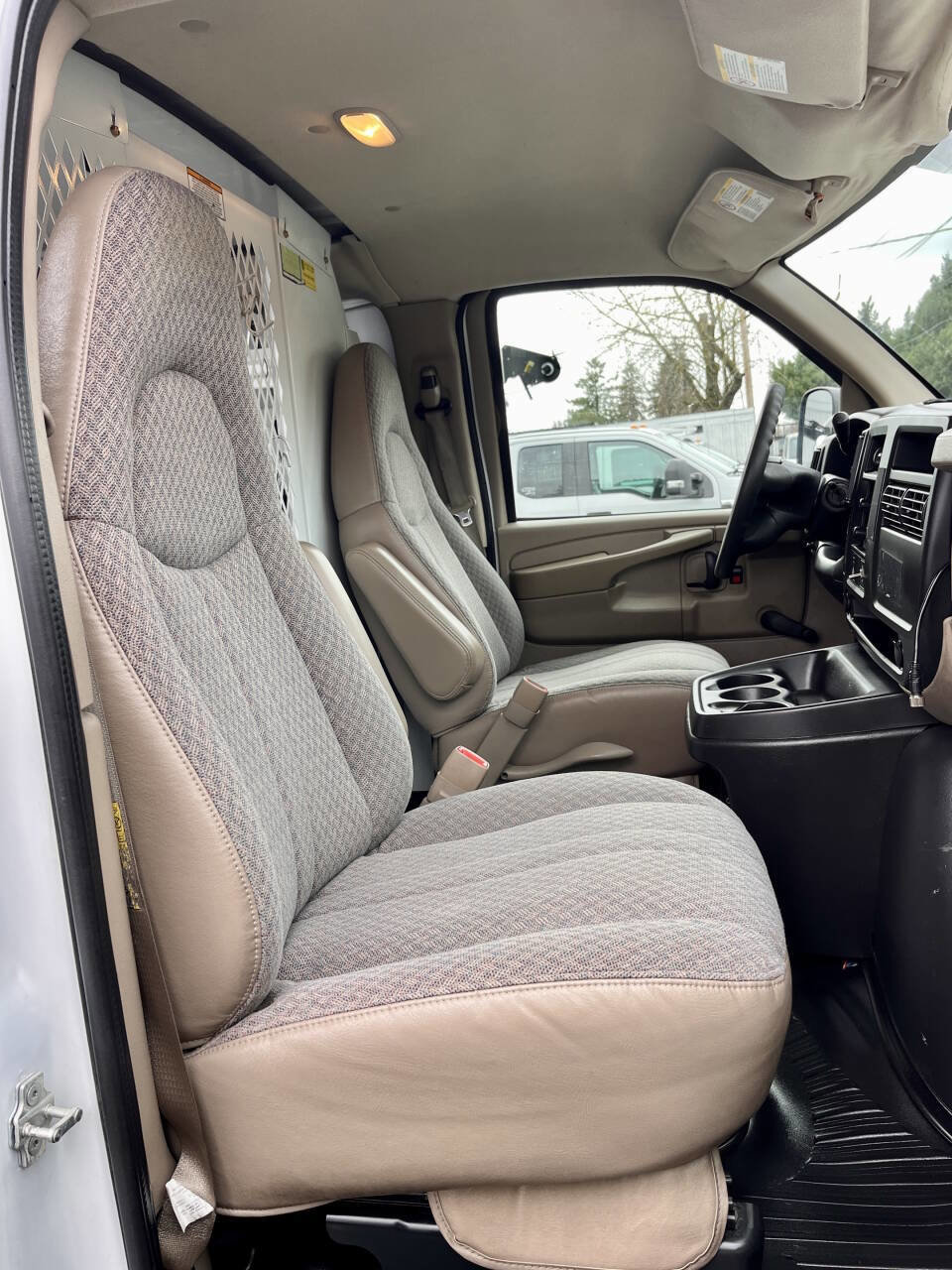 Used 2006 Chevrolet Express 2500 image 16