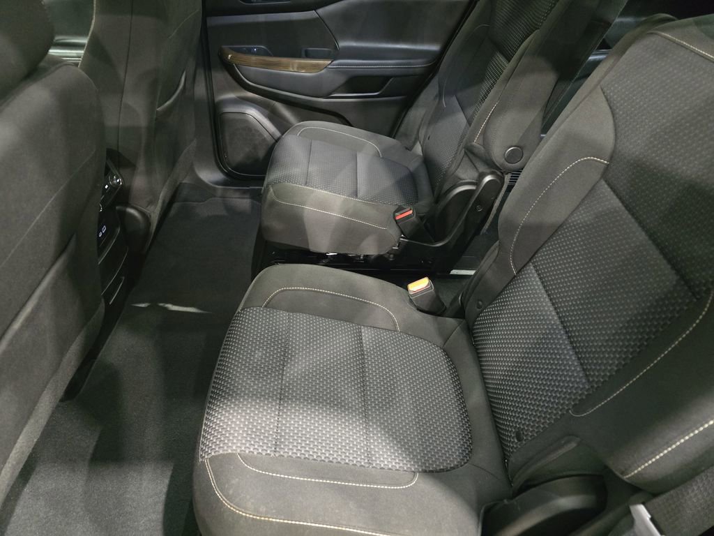 Used 2023 GMC Acadia SLE w/ Elevation Edition FWD image 15