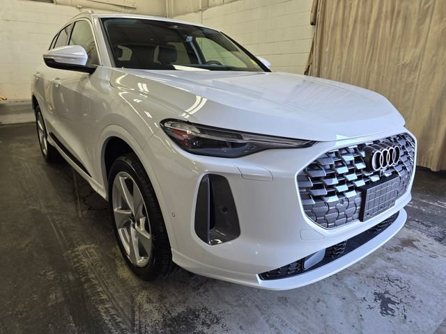 Used 2025 Audi Q5 Premium Plus w/ Premium Plus AWD/4WD image 5