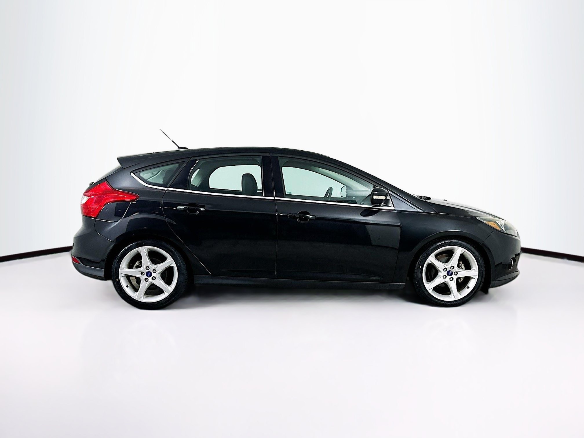 Used 2014 Ford Focus Titanium FWD image 10