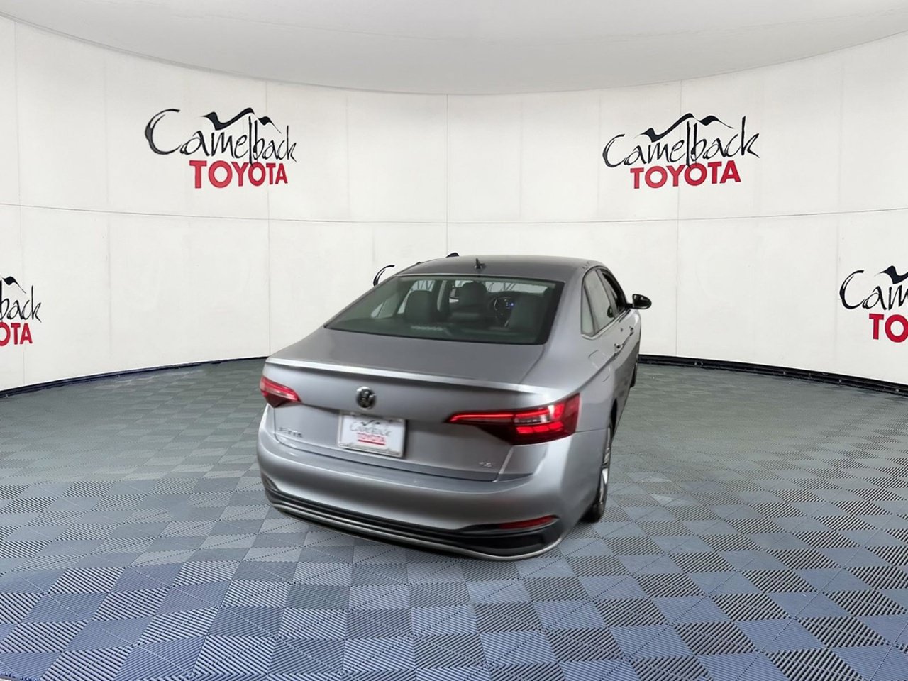 Used 2024 Volkswagen Jetta SE FWD image 9