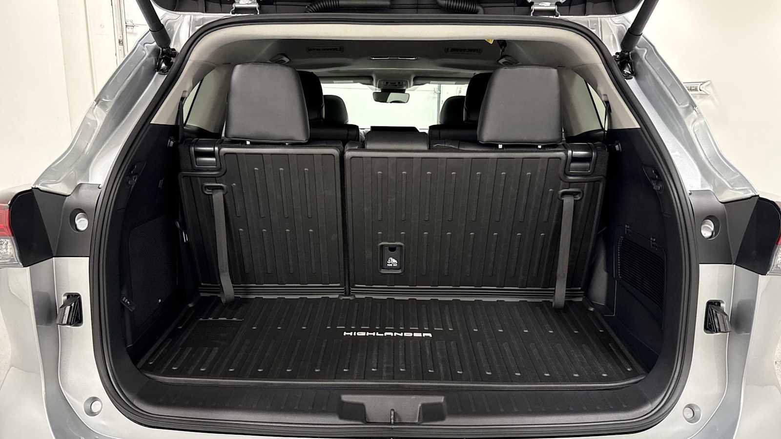 New 2025 Toyota Highlander Limited image 29
