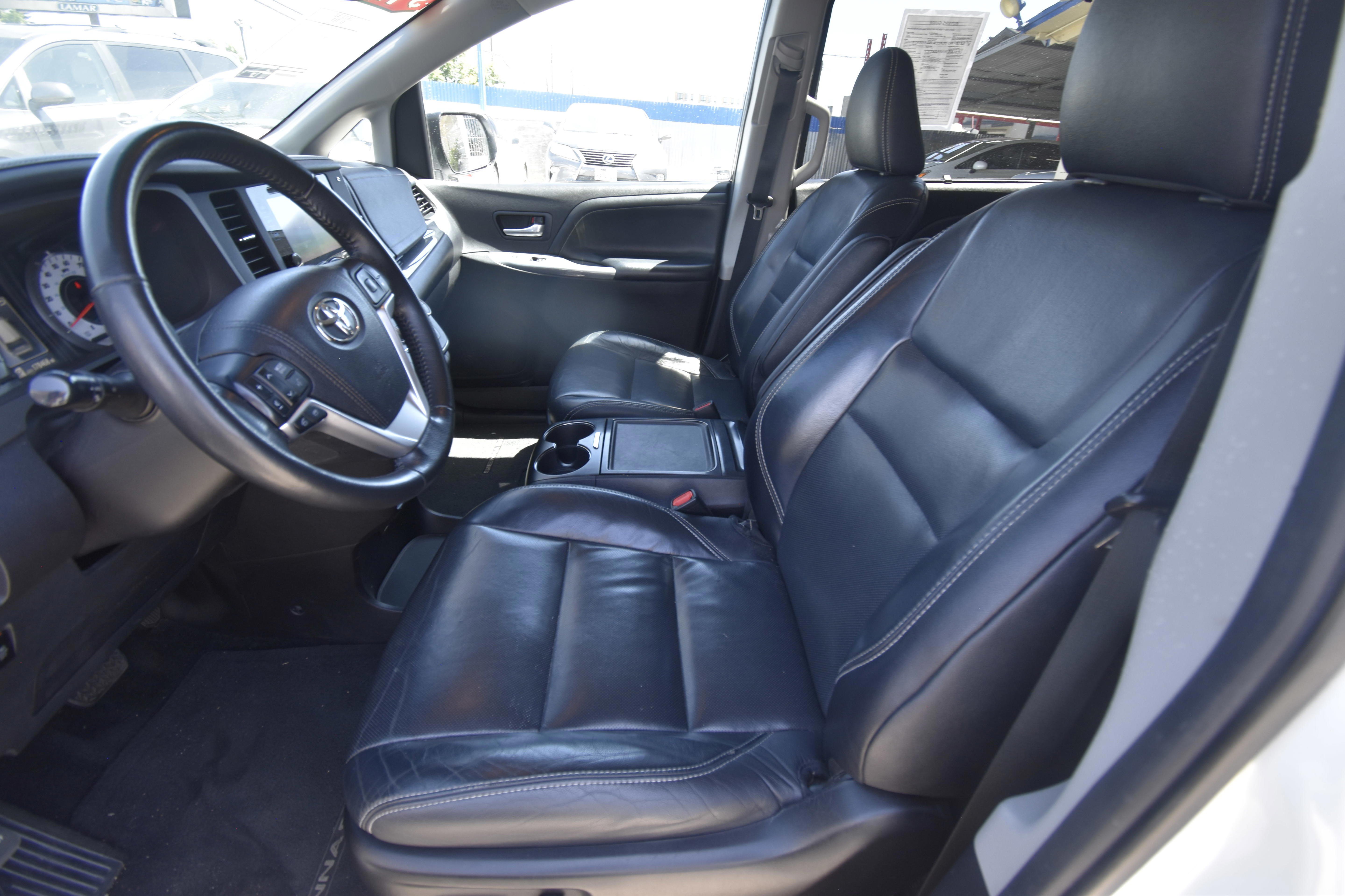 Used 2015 Toyota Sienna SE Premium FWD image 7