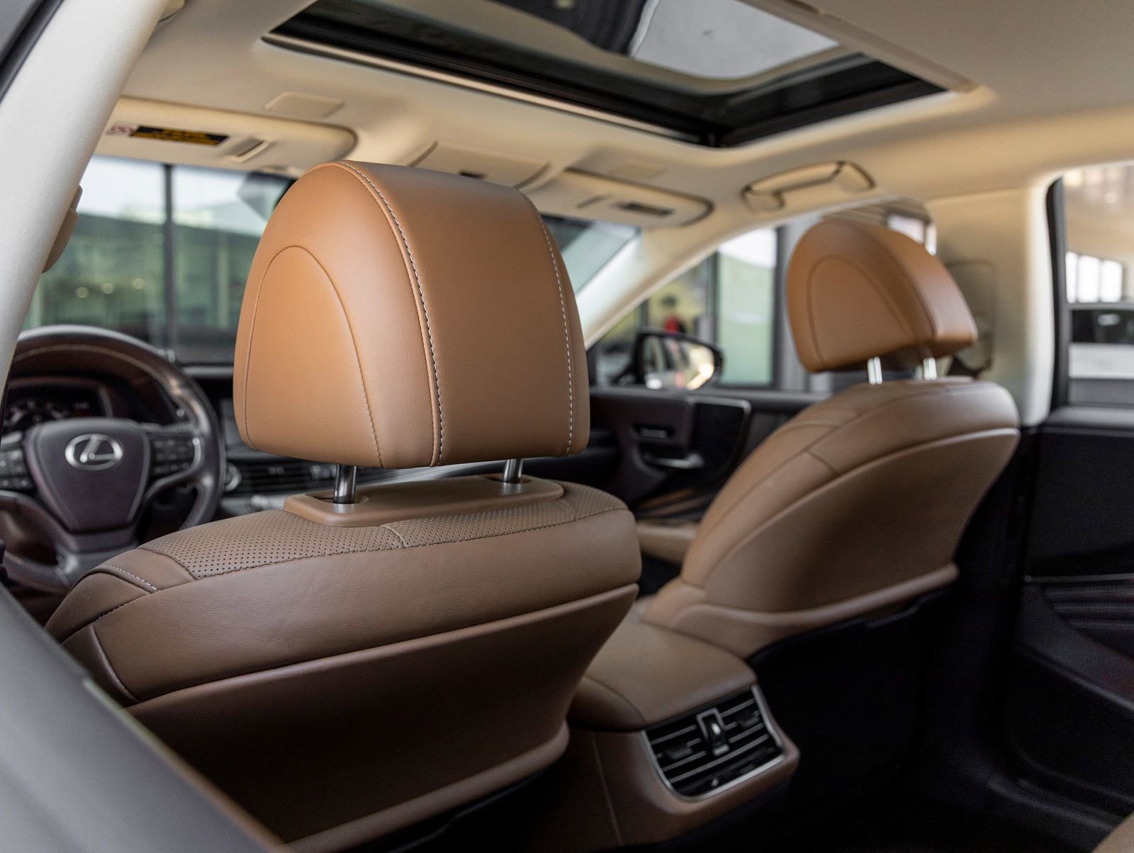 Used 2019 Lexus LS 500 w/ Accessory Package (Z2) image 23