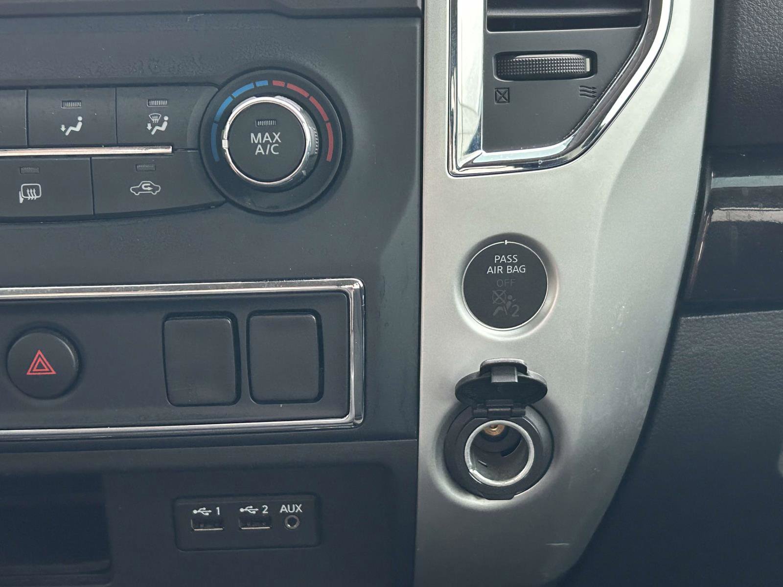 Used 2019 Nissan Titan SV image 23