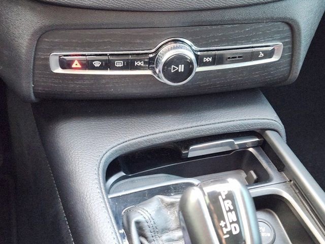 Used 2020 Volvo XC90 T6 Momentum image 21