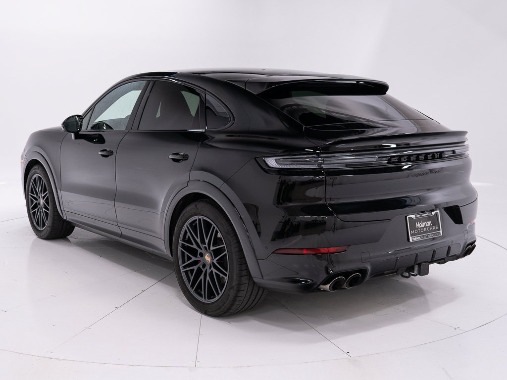 Certified 2026 Porsche Cayenne GTS AWD/4WD image 3