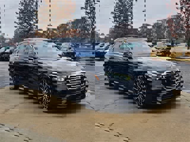 Used 2022 Mercedes-Benz S 580 4MATIC Sedan image 2