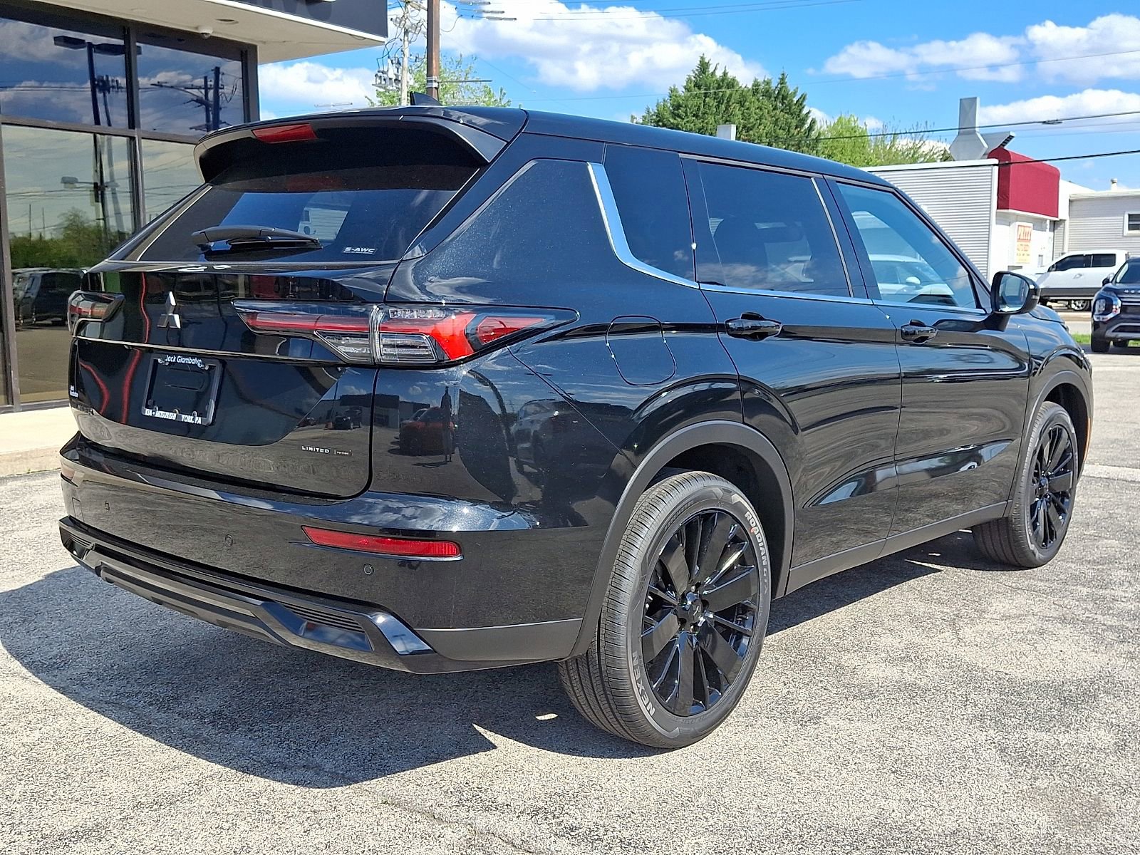 New 2026 Mitsubishi Outlander LE AWD/4WD image 7