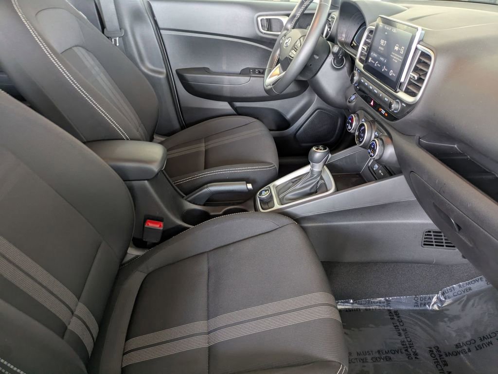 Used 2025 Hyundai Venue SEL FWD image 30