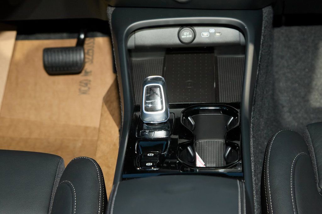 New 2026 Volvo XC40 B5 Ultra w/ Climate Package image 28