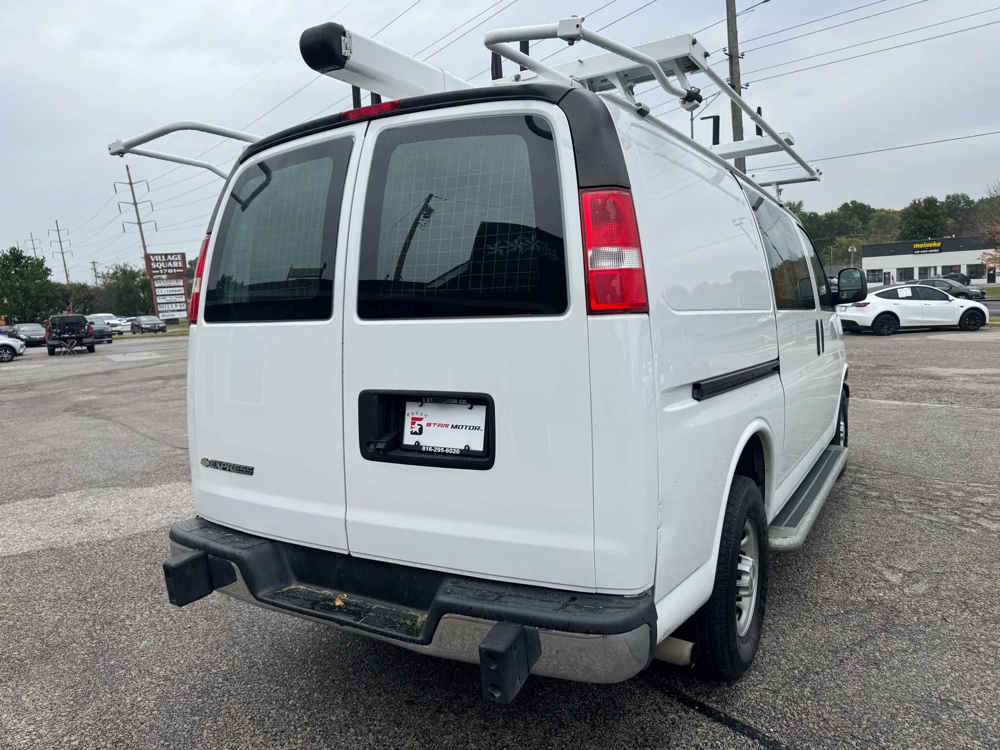 Used 2020 Chevrolet Express 2500 w/ Driver Convenience Package image 3