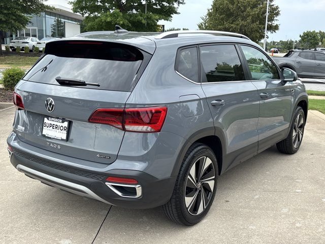 Used 2024 Volkswagen Taos SE w/ Panoramic Sunroof Package AWD/4WD image 3