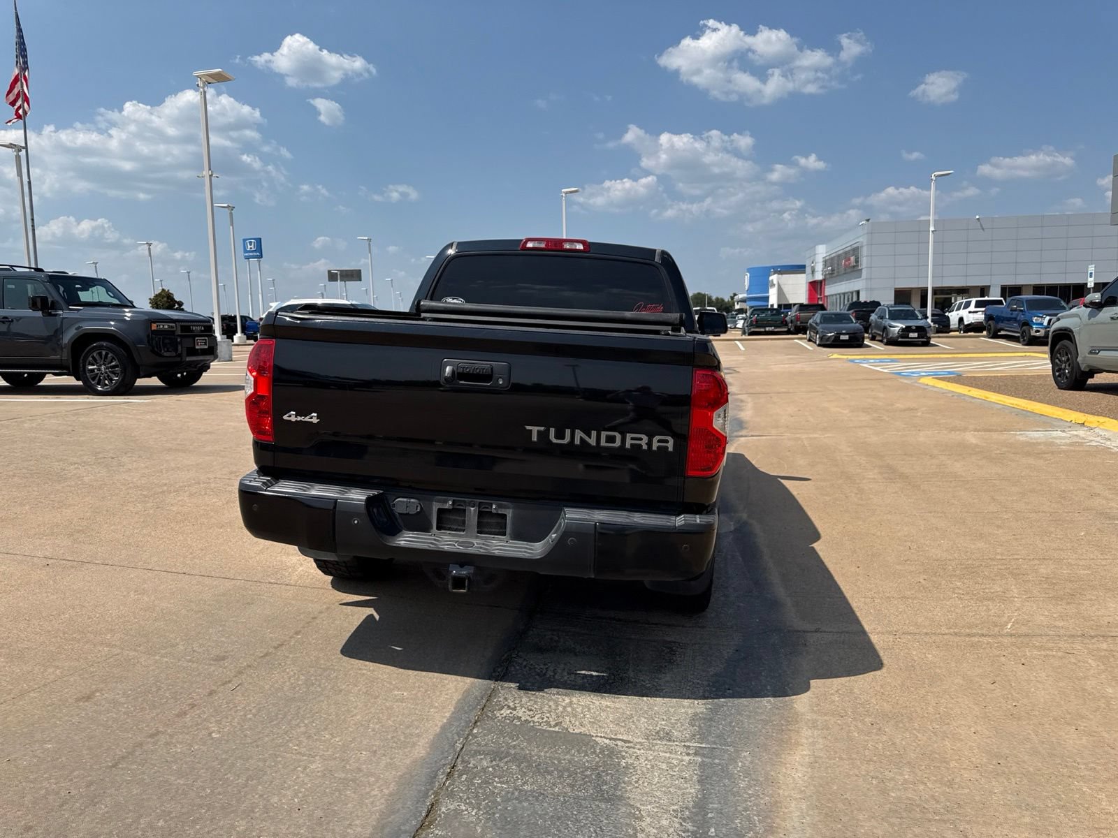 Used 2018 Toyota Tundra Limited w/ Limited Premium Package AWD/4WD image 19