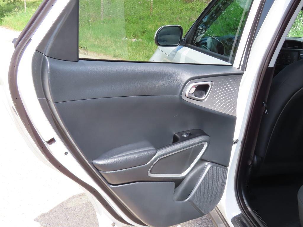 Certified 2025 Kia Soul LX w/ LX Technology Package FWD image 26