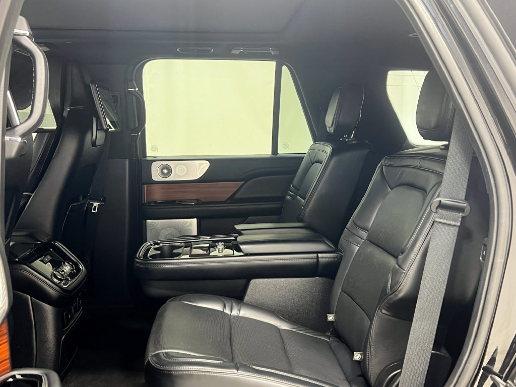 Used 2019 Lincoln Navigator Reserve AWD/4WD image 34