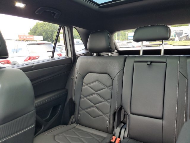 Certified 2025 Volkswagen Atlas Cross Sport SE w/ Panoramic Sunroof Package FWD image 10