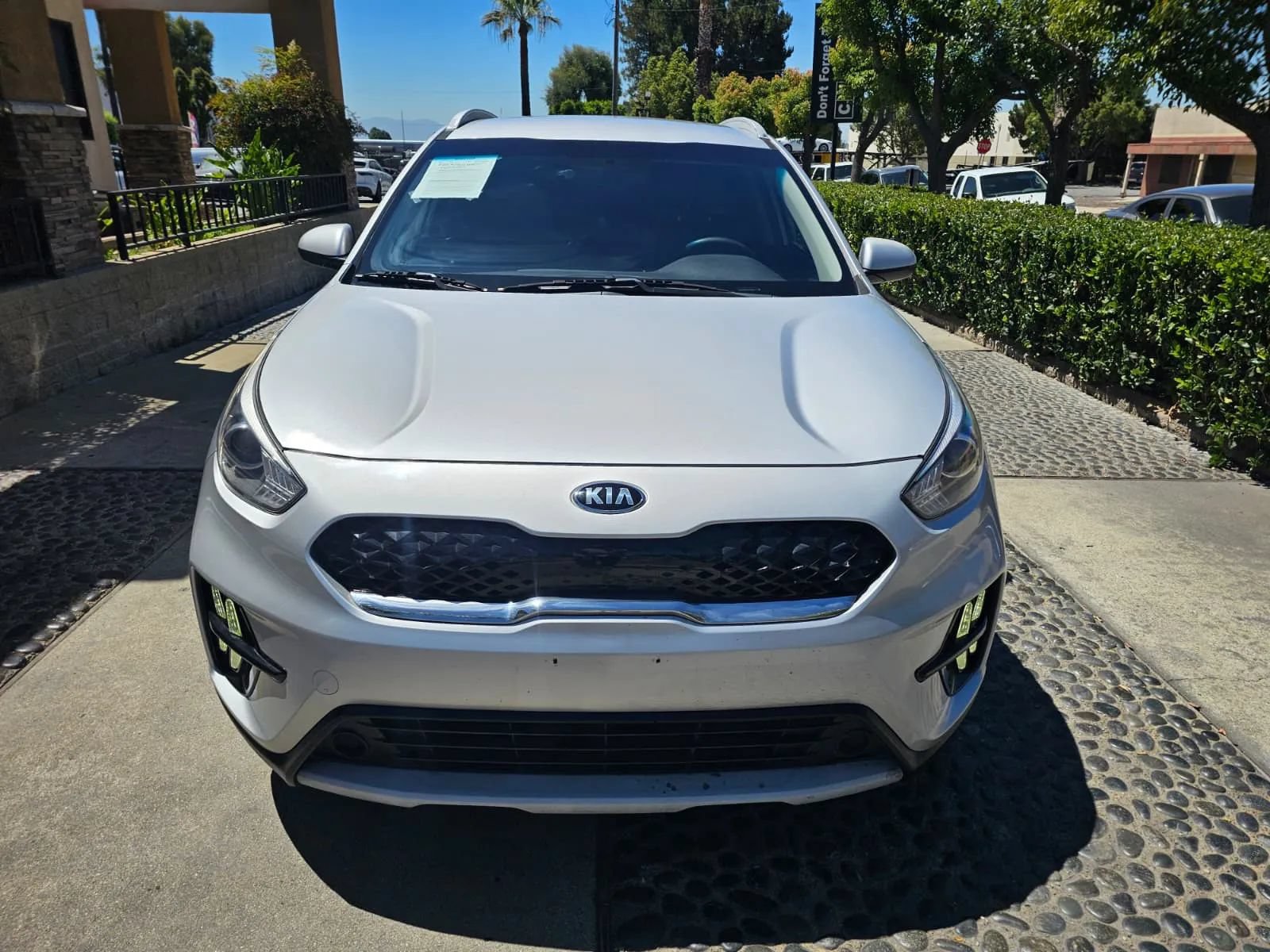 Used 2020 Kia Niro LX FWD image 2