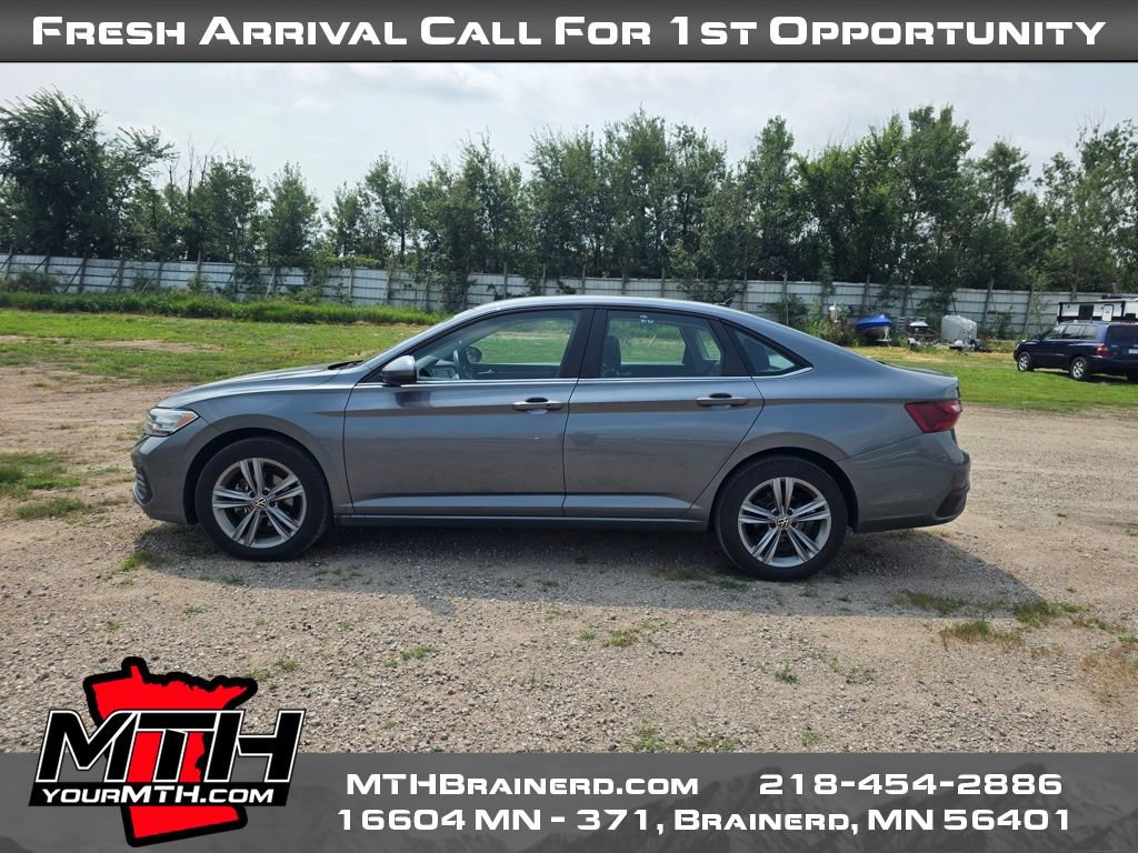 Used 2024 Volkswagen Jetta SE FWD image 5