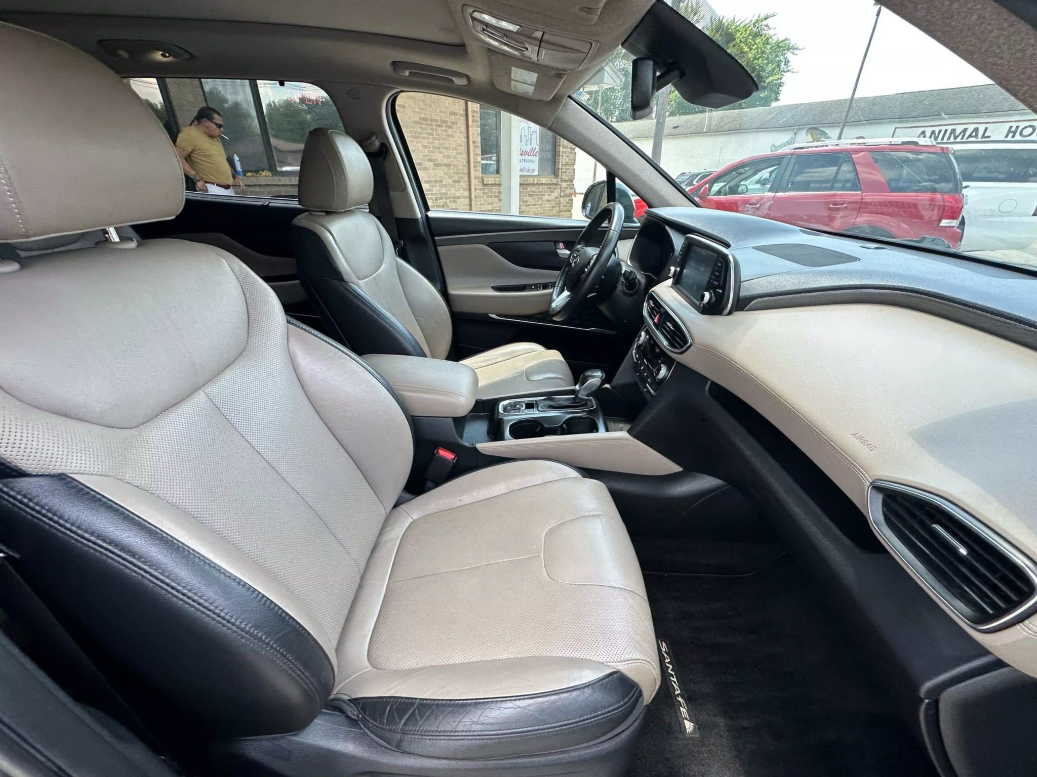 Used 2020 Hyundai Santa Fe SEL w/ Convenience + Premium Package image 11