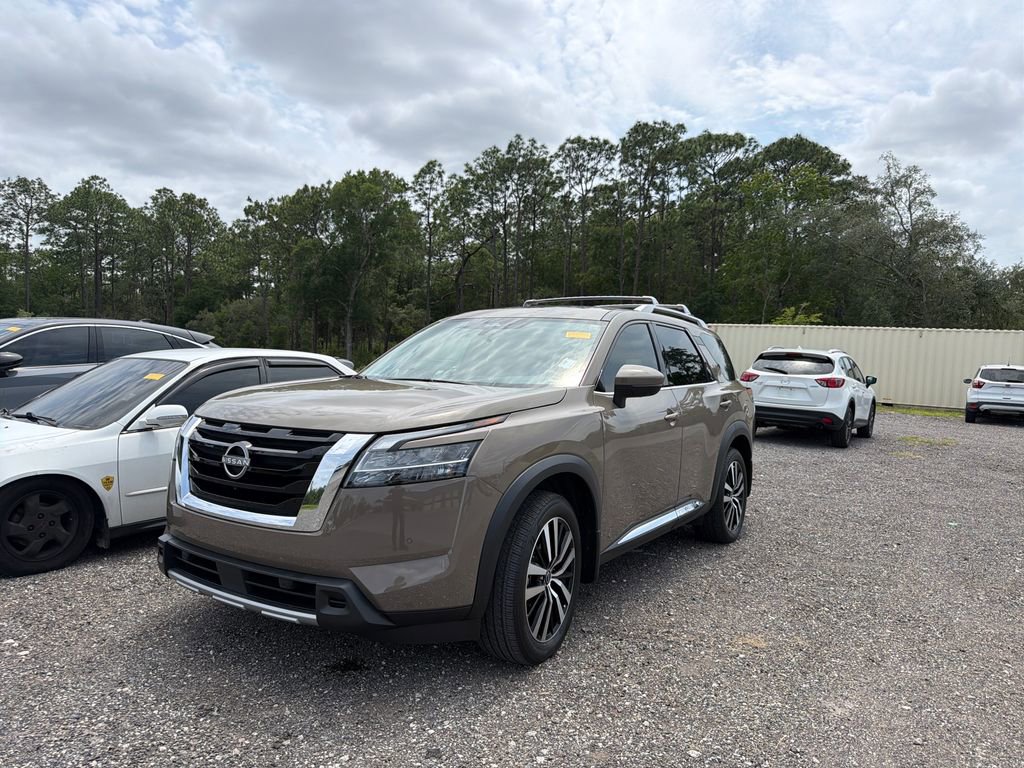 Certified 2024 Nissan Pathfinder Platinum FWD image 1