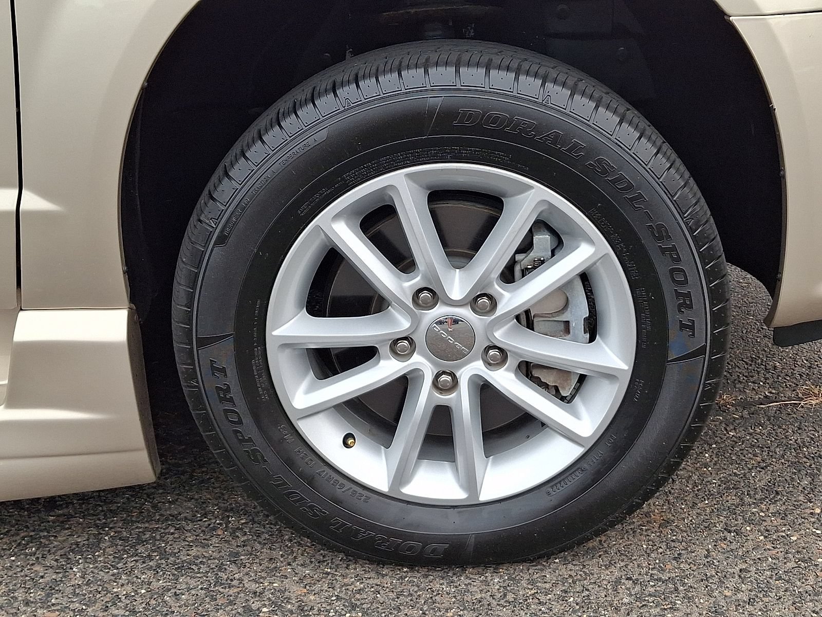 Used 2015 Dodge Grand Caravan SXT w/ Rear Park Assist Package FWD image 9