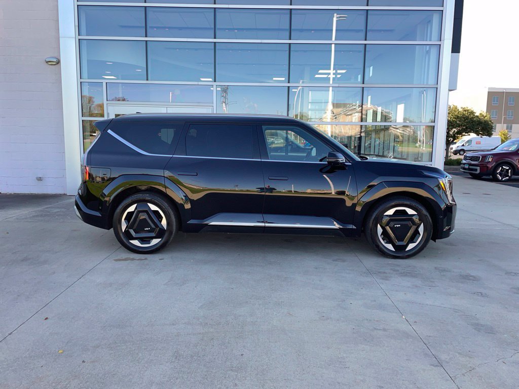 Used 2024 Kia EV9 Land AWD/4WD image 4
