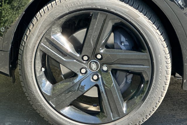 Certified 2025 Land Rover Discovery Dynamic SE AWD/4WD image 24